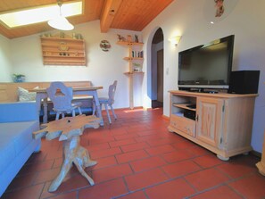 Living area - Cozy apartment, 45m², balcony and separate kitchen (Reit im Winkl)