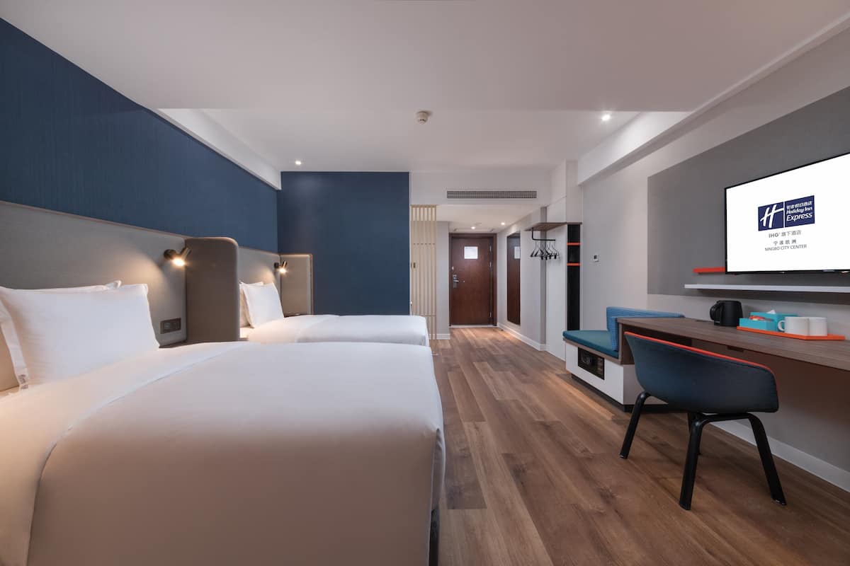 In-room safe, soundproofing, bed sheets