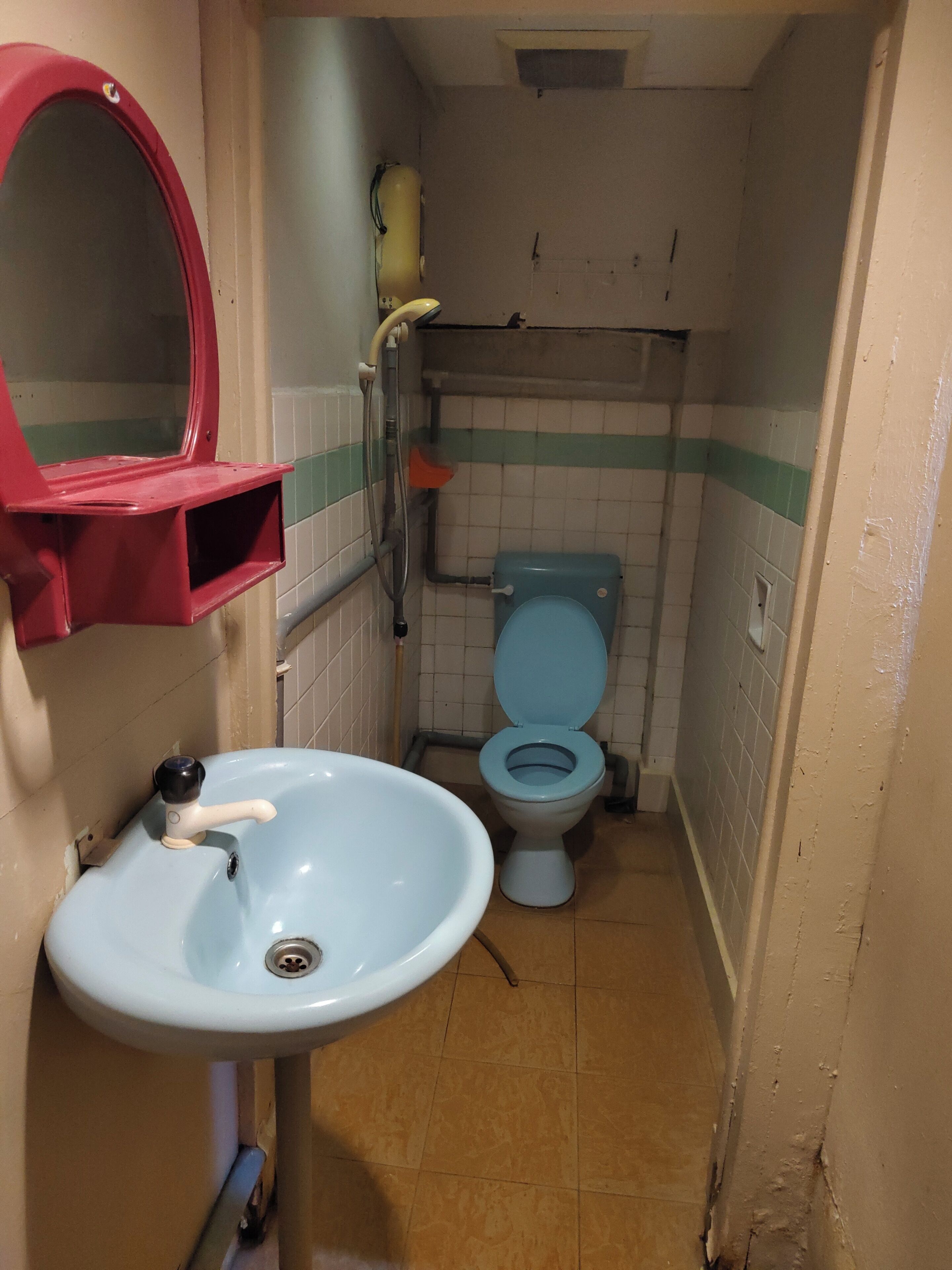 Basic Double Room | Bathroom | Shower, towels, soap, shampoo