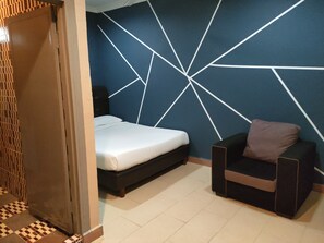 Suite, 5 Bedrooms | Desk, free WiFi, bed sheets