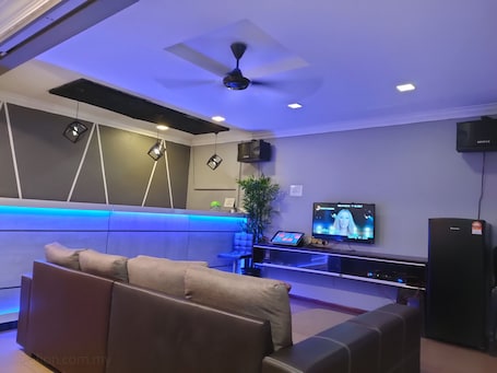 Karaoke room. Sea Love Homestay Pulau Ketam