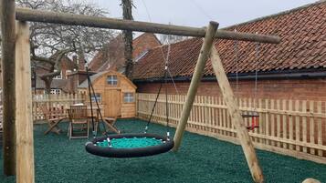 Tempat bermain anak - outdoor