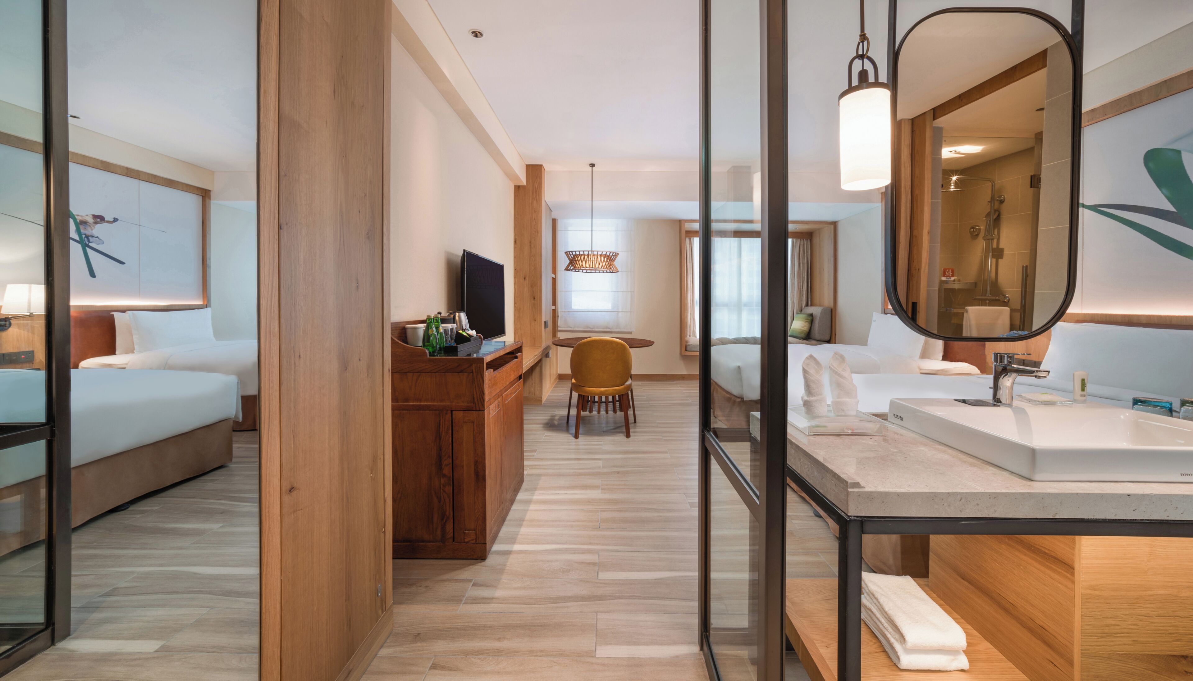 Minibar, safe på rommet, skrivebord og skrivebord for bærbar PC