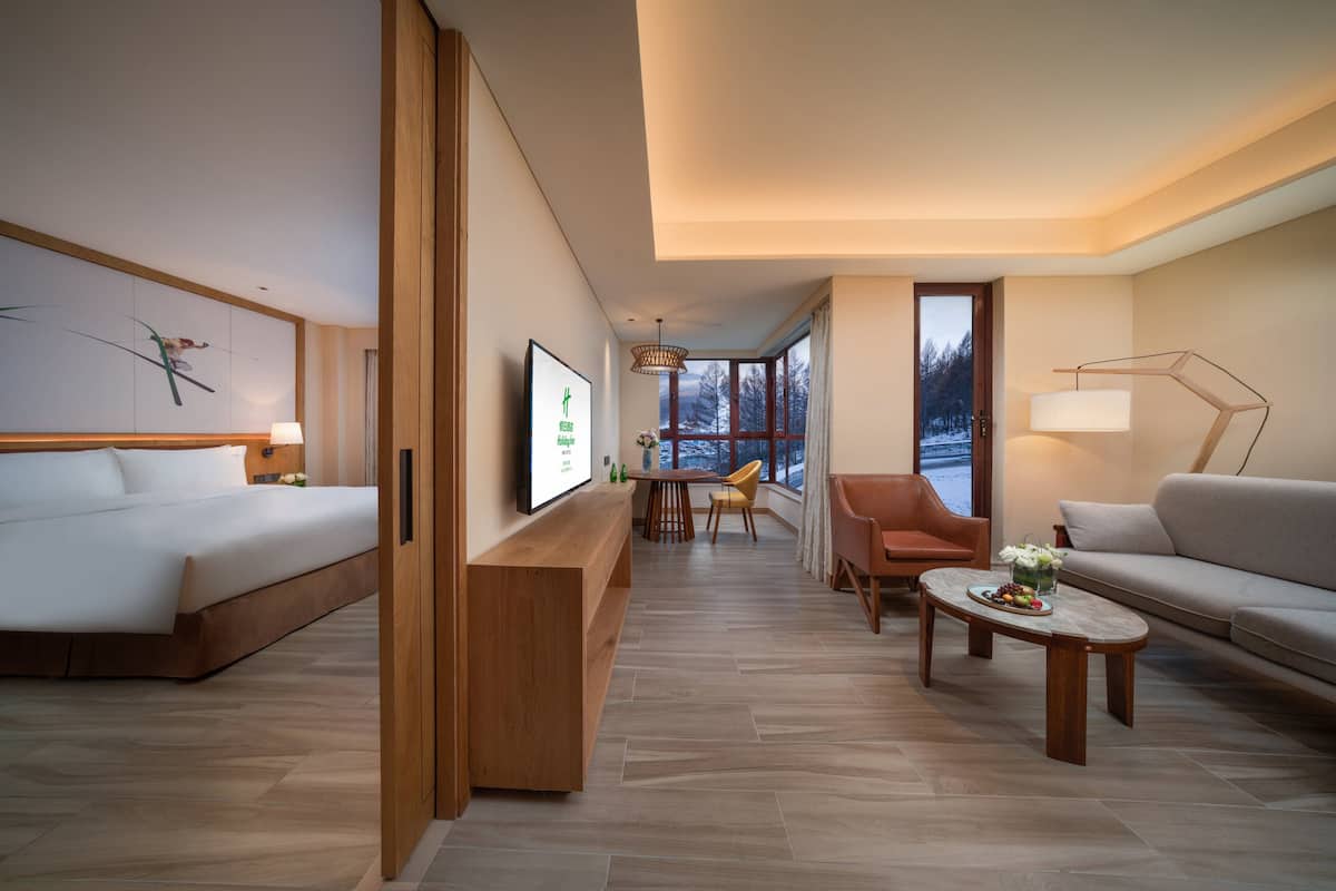 Suíte, 2 quartos | Frigobar, cofres nos quartos, escrivaninha