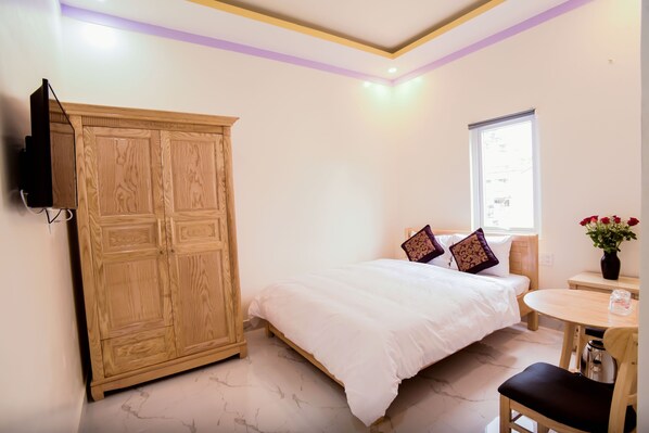 Minibar, desk, iron/ironing board, free WiFi