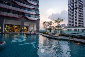 Outdoor pool - Arte Plus KLCC by FavSpace (Kuala Lumpur)