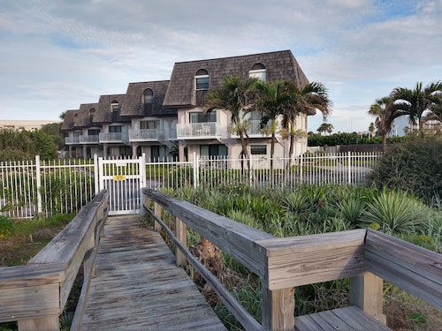 You've FOUND IT!! Cocoa Beach by THE PIER - 2 Bed, 2 Bath Townhouse Style Condo