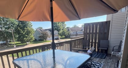 3 Bed, 2.5 Bath Large 3 Level Condo West Side Iowa City