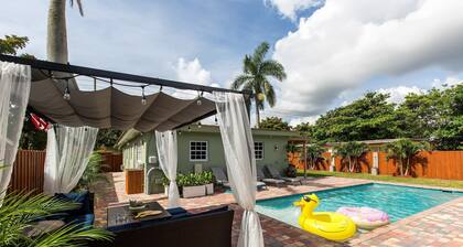 New Condo with Heated Pool Laundry & More