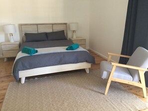 4 bedrooms, iron/ironing board, bed sheets
