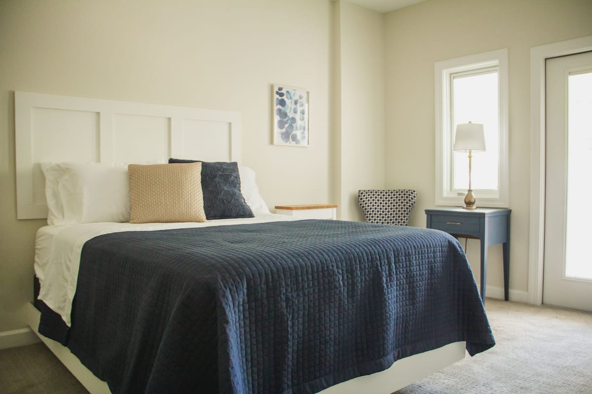 Premium bedding, individually decorated, individually furnished, desk