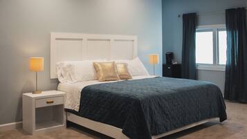 Premium-værelse - 1 kingsize-seng - privat badeværelse | Premium-sengetøj, individuelt design, individuel indretning, skrivebord