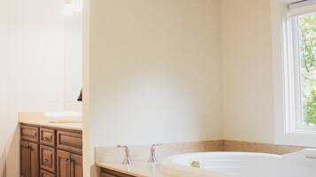 Luksus-værelse - 1 kingsize-seng - boblebad | Privat spabad