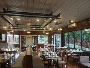 Breakfast, lunch and dinner served - Rattanakvisal Boutique (Sen Monorom)