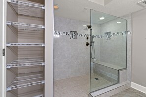 Combined shower/tub, towels - Ashworth 1104, Spacious 3 BR Ocean Front Condo with Indoor Outdoor Pool, Hot Tub, Lazy River and Kiddie Pool (NORTH MYRTLE BEACH)