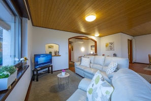 TV, DVD player - Chiara's Home, Pregassona (Lugano), Switzerland (Pregassona (Lugano))