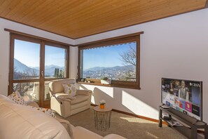 TV, DVD player - Chiara's Home, Pregassona (Lugano), Switzerland (Pregassona (Lugano))