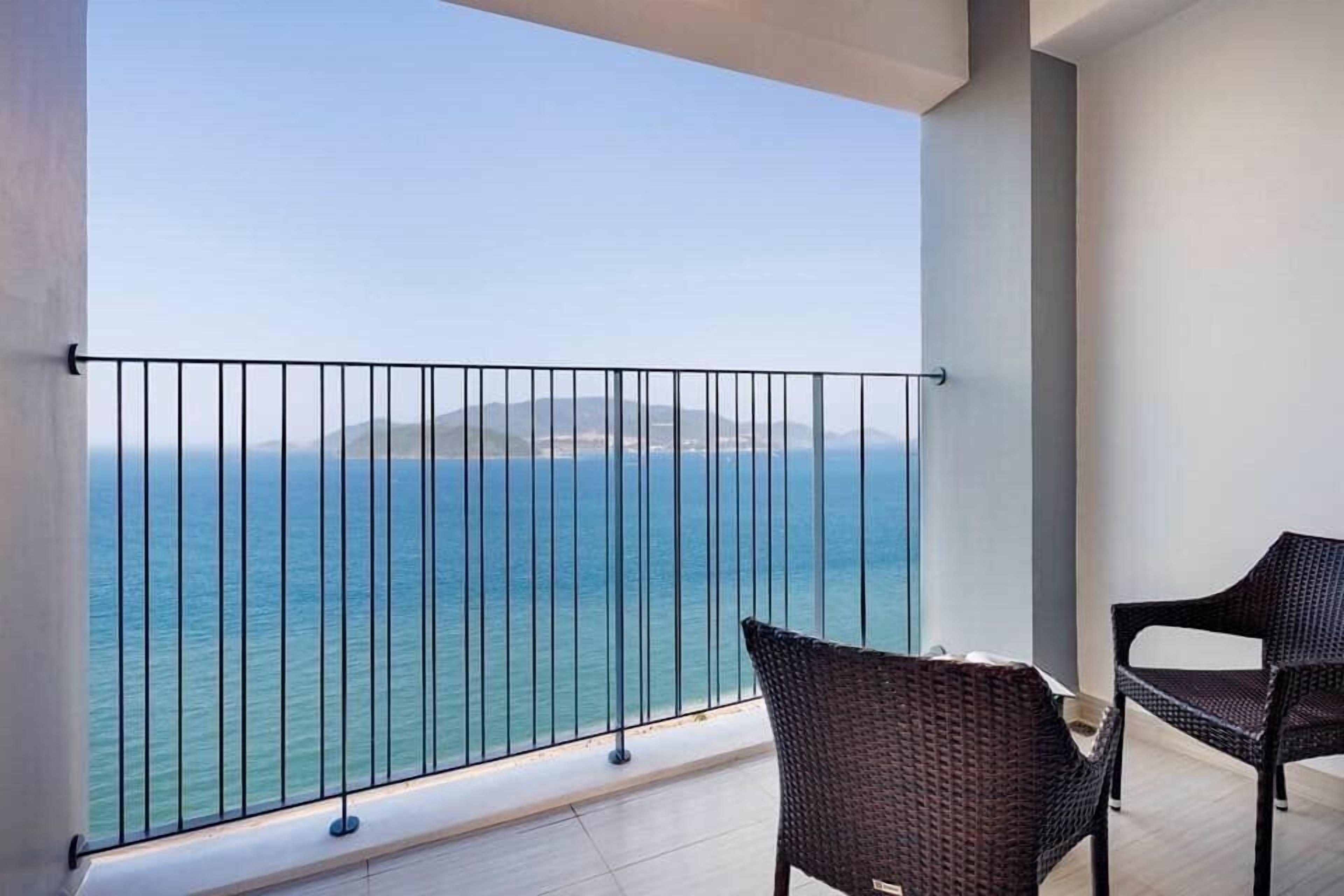 Deluxe Suite, Multiple Beds, Ocean View, Beachfront
