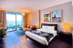 奢華開放式套房 | 高級寢具、Select Comfort 床墊、書桌、筆電工作空間