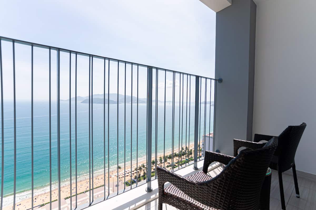 Suite estudio familiar, balcón, vista al océano | 2 habitaciones, ropa de cama de alta calidad y camas Select Comfort