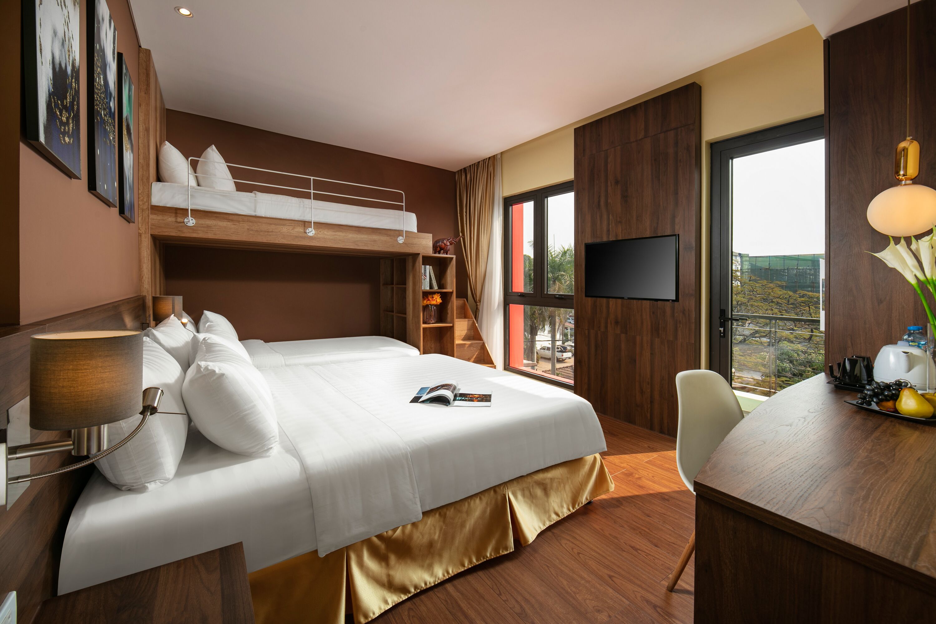 family room | 1 bedroom, premium bedding, down duvets, minibar