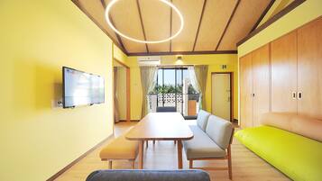 Blu Room | Living area | Flat-screen TV