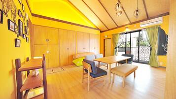 Phòng (Ross) | Khu phòng khách | TV màn hình phẳng