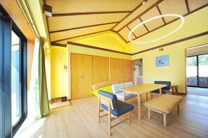 Blu Room | Living area | Flat-screen TV