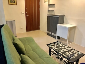 Deluxe Double Room, Balcony | Living area