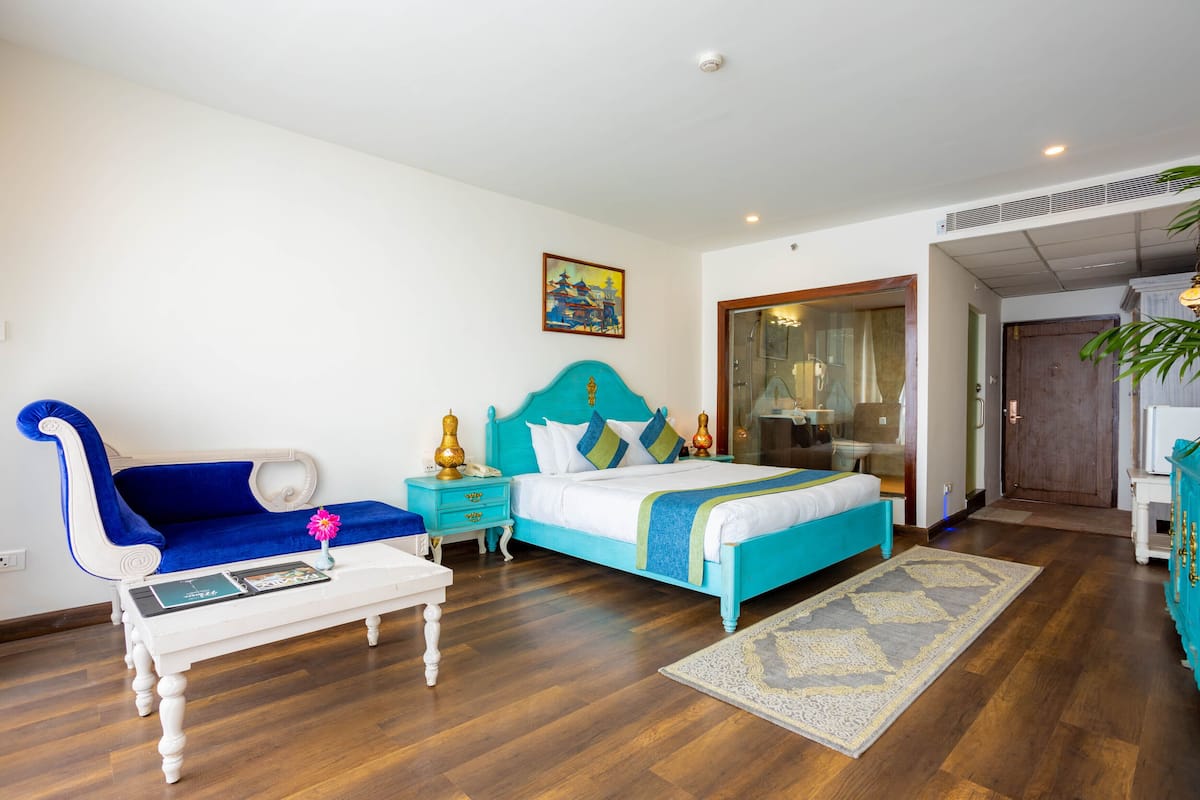 Camera Premium, 1 letto king, vista montagna, lato montagna | 1 camera, cassaforte in camera, con stile personalizzato