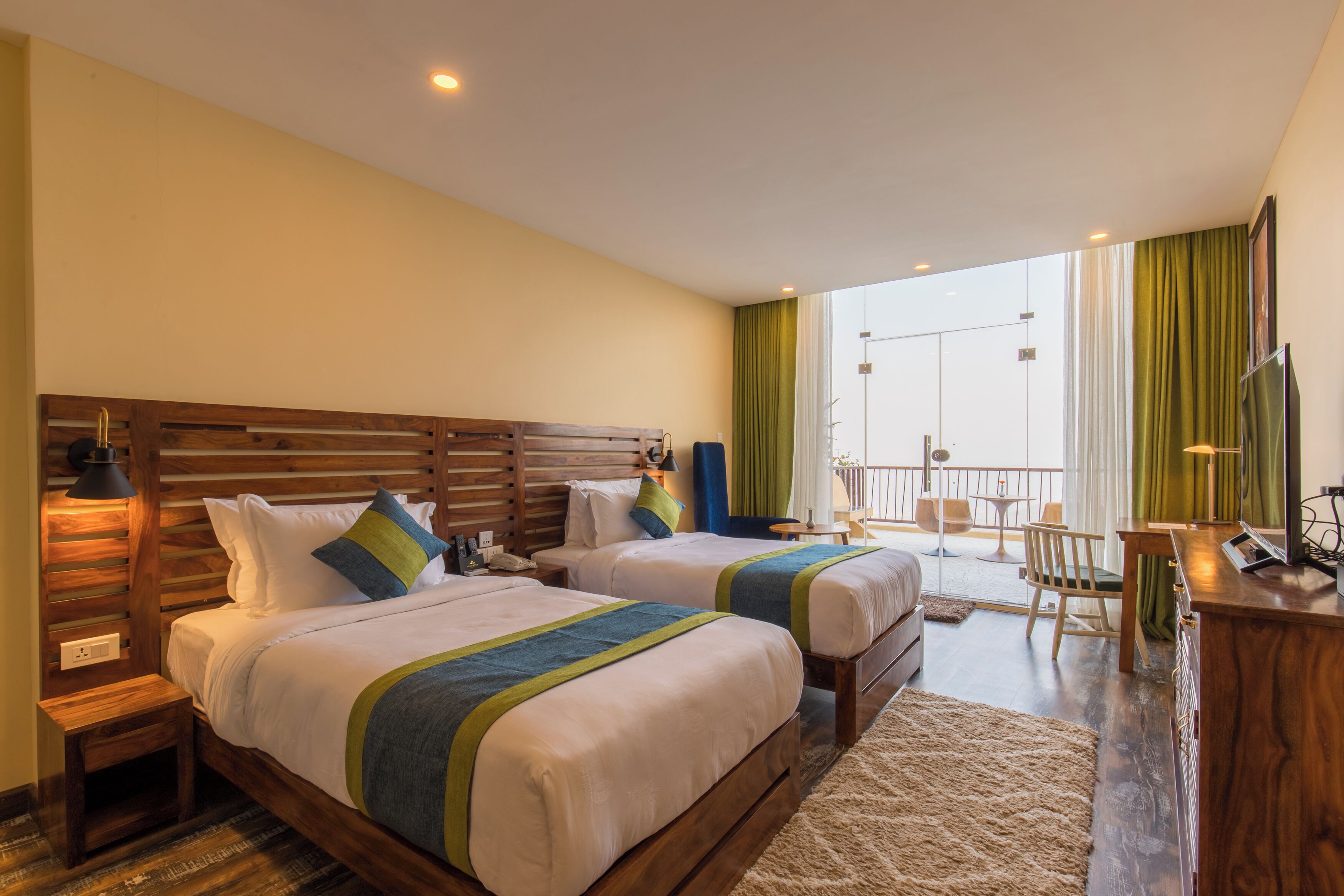 Rom – premium | Safe på rommet, individuelt dekorert, individuelt innredet og skrivebord