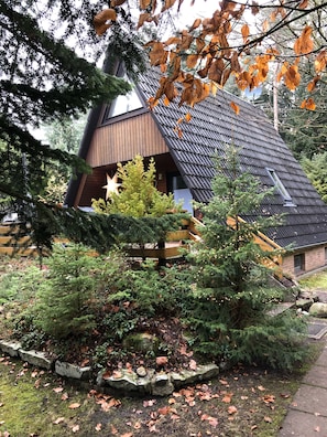 Exterior - Hambühren Celle Fairytale forest house Drosselbart Roof-only house Sauna Forest edge Wallbox (Ovelgönne)