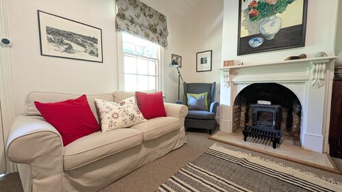 Redruth - 2 bedroom cottage situated in wandiligong