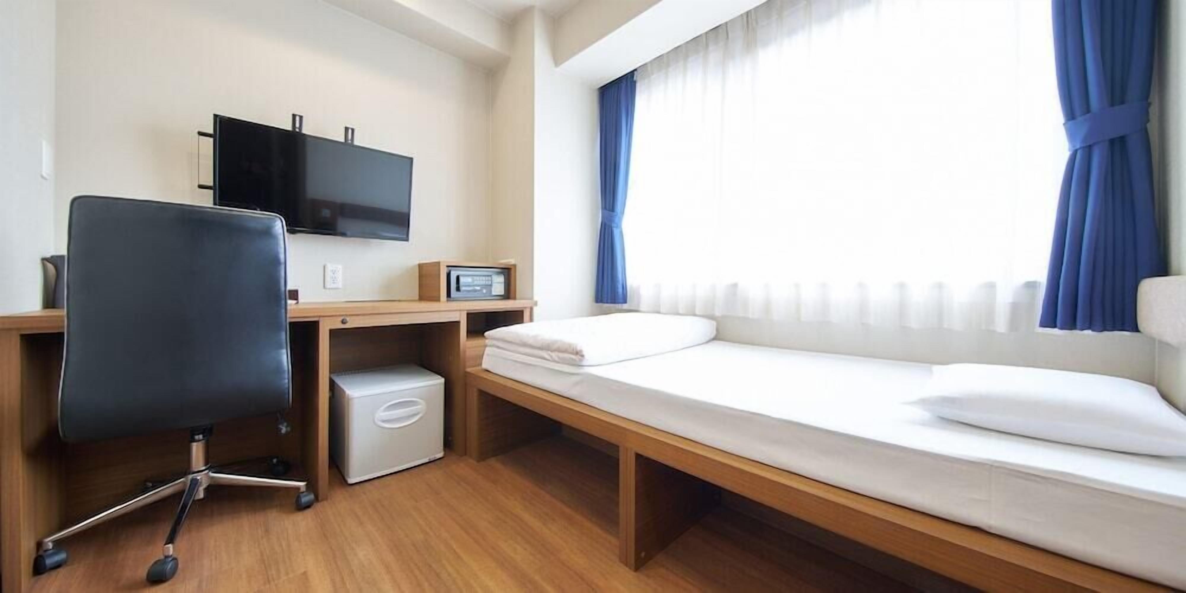 Minibar, caja de seguridad en la habitación y cortinas blackout 