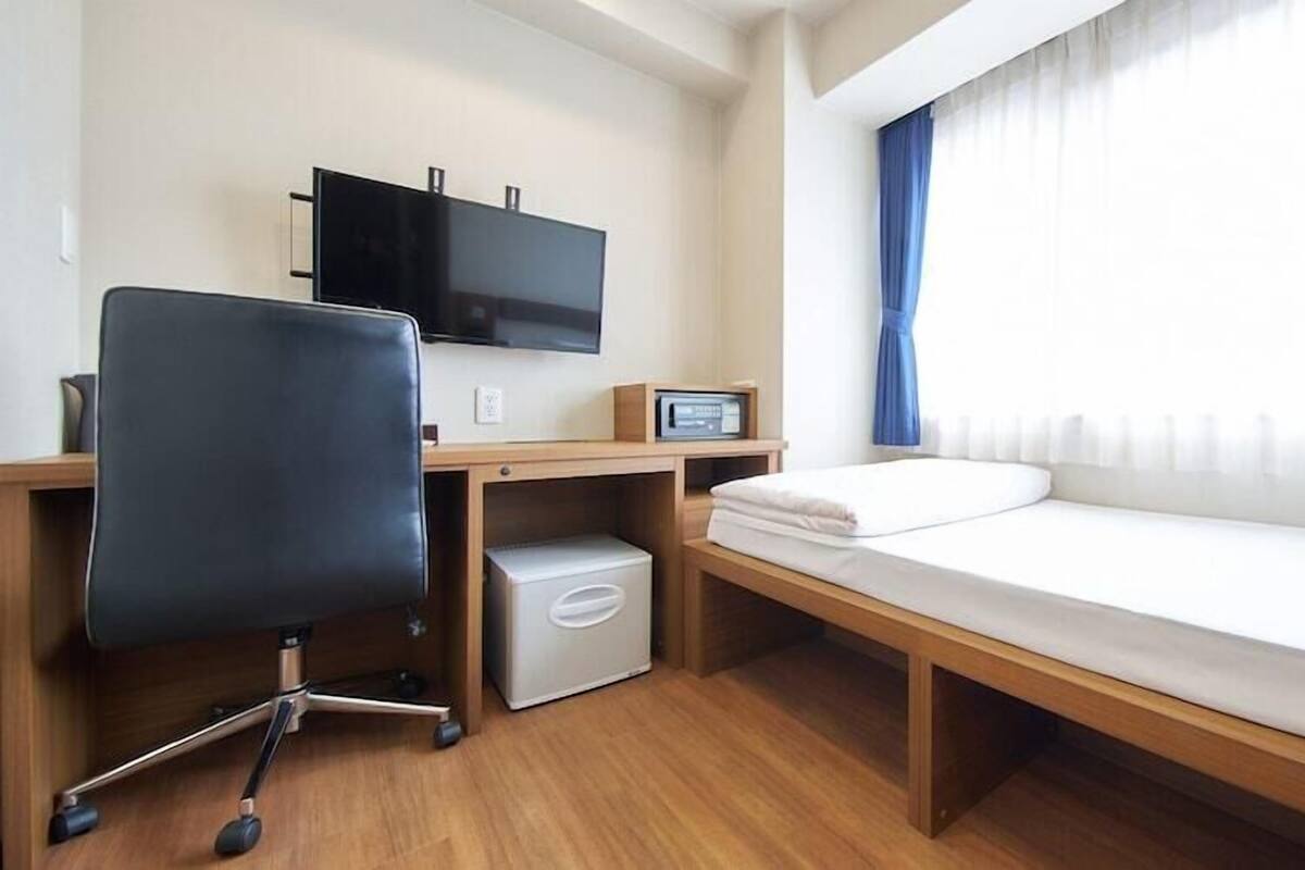 Minibar, caja fuerte, cortinas opacas y sistema de insonorización