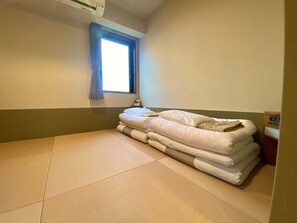 Minibar, Zimmersafe, Verdunkelungsvorhänge, schallisolierte Zimmer