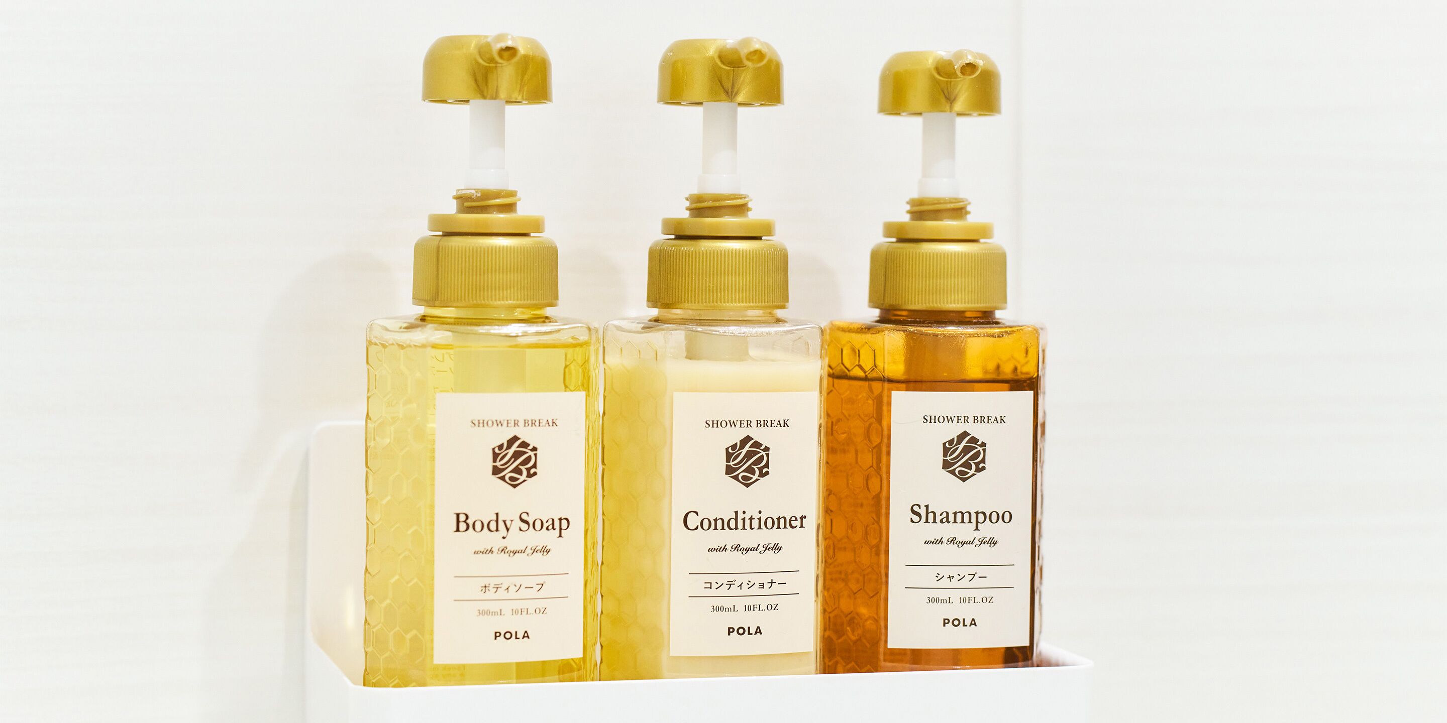 Separate bathtub and shower, hair dryer, bathrobes, electronic bidet