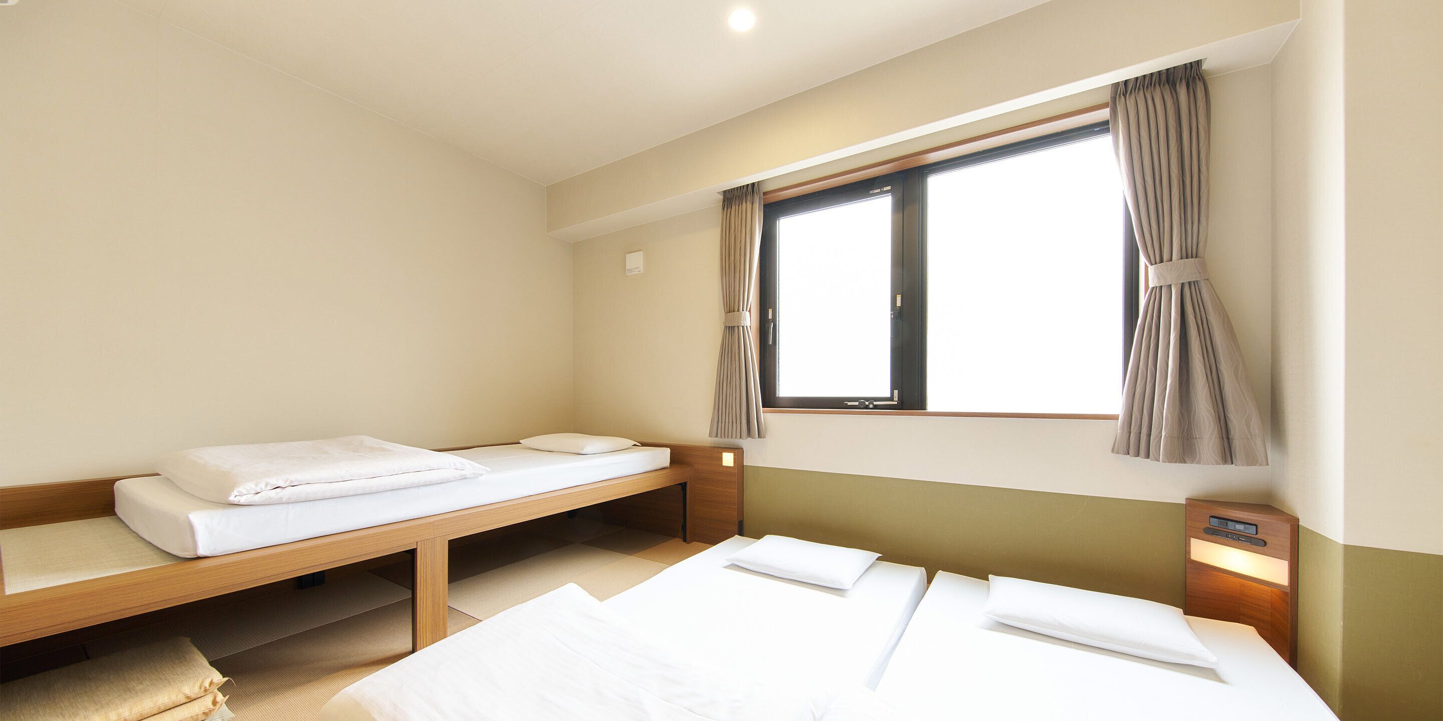 Minibar, Zimmersafe, Verdunkelungsvorhänge, schallisolierte Zimmer