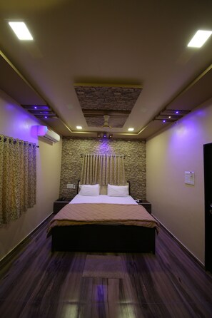 奢华双人房 | 客房内保险箱、遮光窗帘、隔音、折叠床/加床（额外收费）