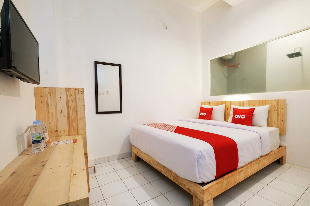 Habitación estándar doble | Escritorio y espacio para trabajar con un portátil
