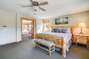4 habitaciones, escritorio y espacio para trabajar con laptop