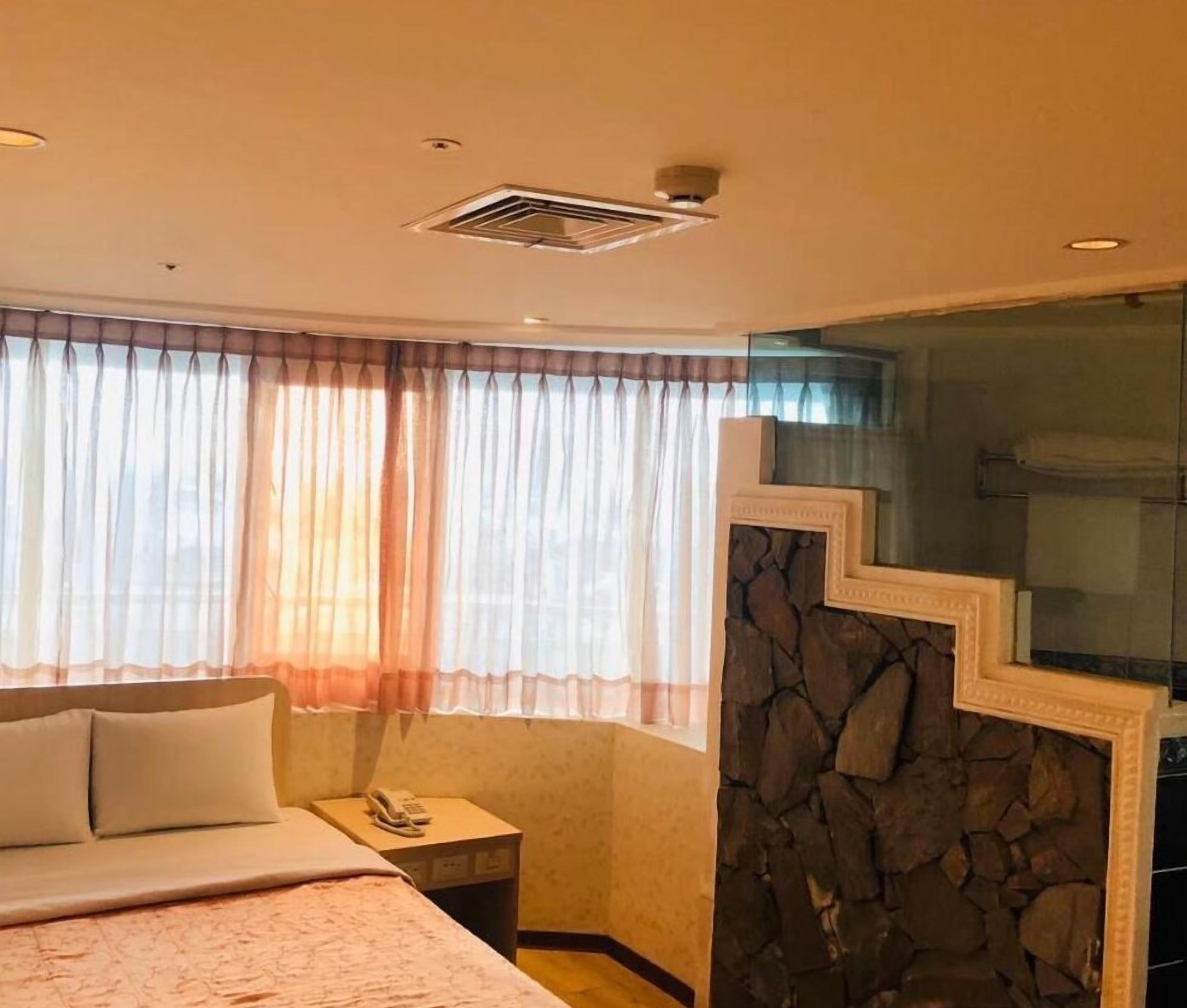 Habitación doble clásica | Escritorio, cortinas blackout, wifi gratis y ropa de cama 