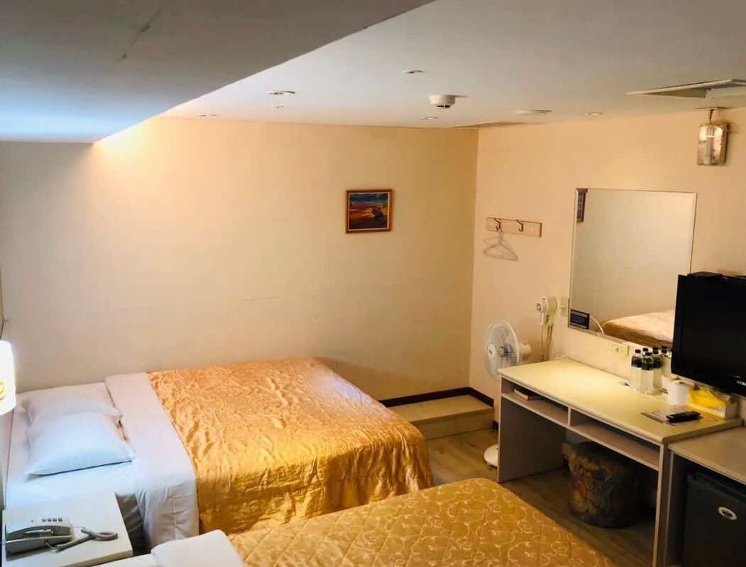 Suite familiar | Escritorio, cortinas blackout, wifi gratis y ropa de cama 