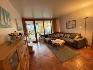 TV - (160/1) 3-room apartment - Mecklenburg apartment building (Kühlungsborn)