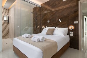 3 quartos, cofres nos quartos, escrivaninha