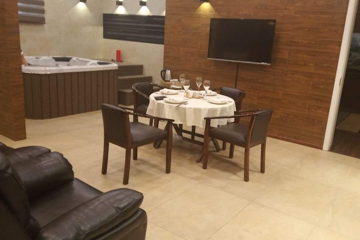 Zimmersafe, Bügeleisen/Bügelbrett, kostenloses WLAN, Bettwäsche