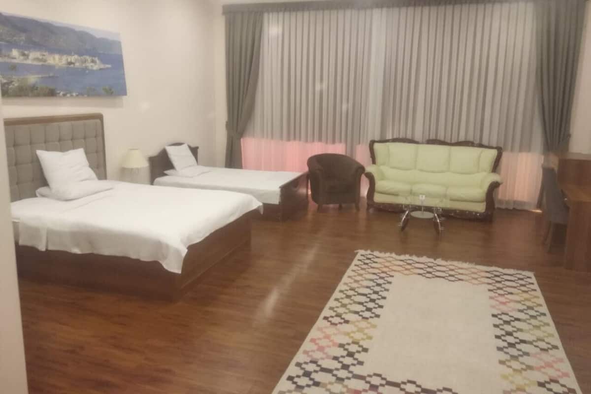 Standard-Doppelzimmer | Zimmersafe, Bügeleisen/Bügelbrett, kostenloses WLAN, Bettwäsche