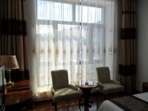 Blackout curtains, free WiFi