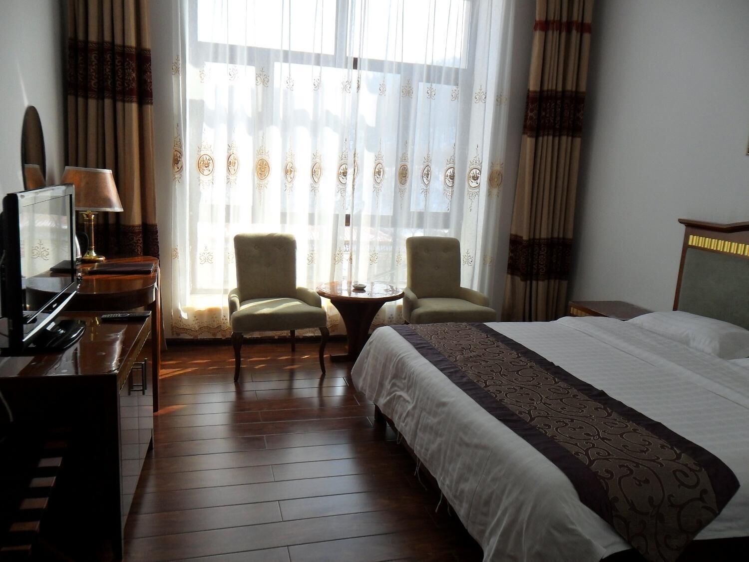 Blackout curtains, free WiFi