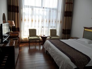 Blackout drapes, free WiFi